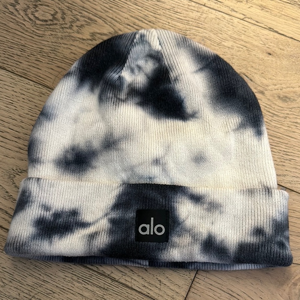 ALO Yoga women’s Tie-Dye Beanie - Black and White